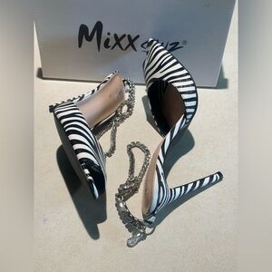 Size 8 MIXX SHUZ Black and White Zebra Print Heels with Rhinestone Ankle Strap.